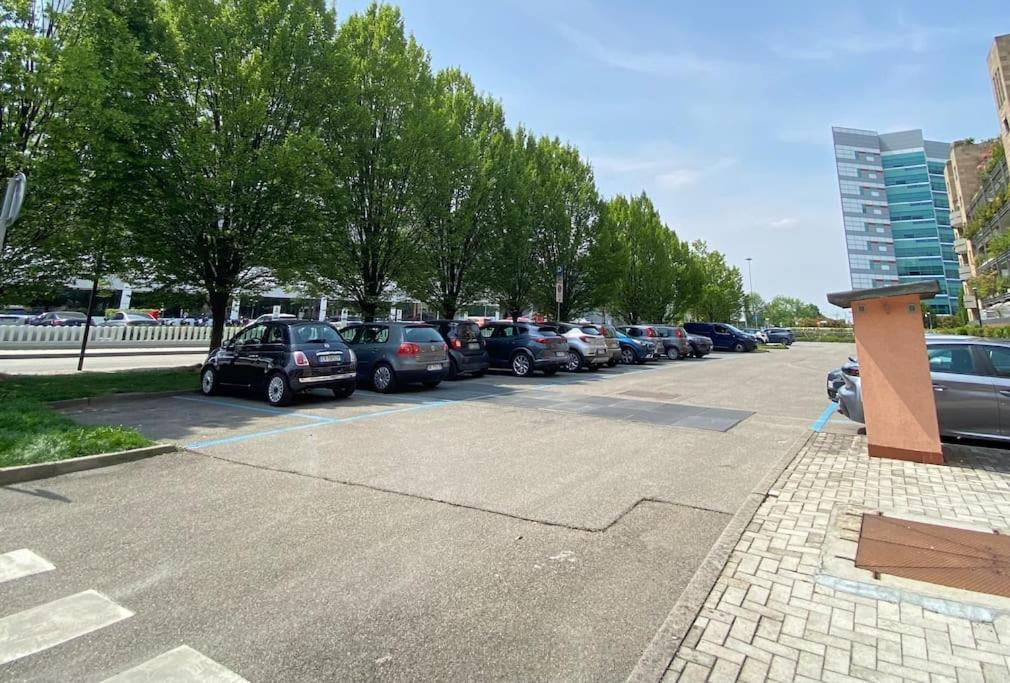 Incantevole - 15 Minuti Da Duomo + Wifi, Parking Сан Донато Миланезе Екстериор снимка